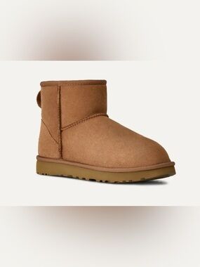 UGG - Classic Chestnut Brown Sheepskin Slipper